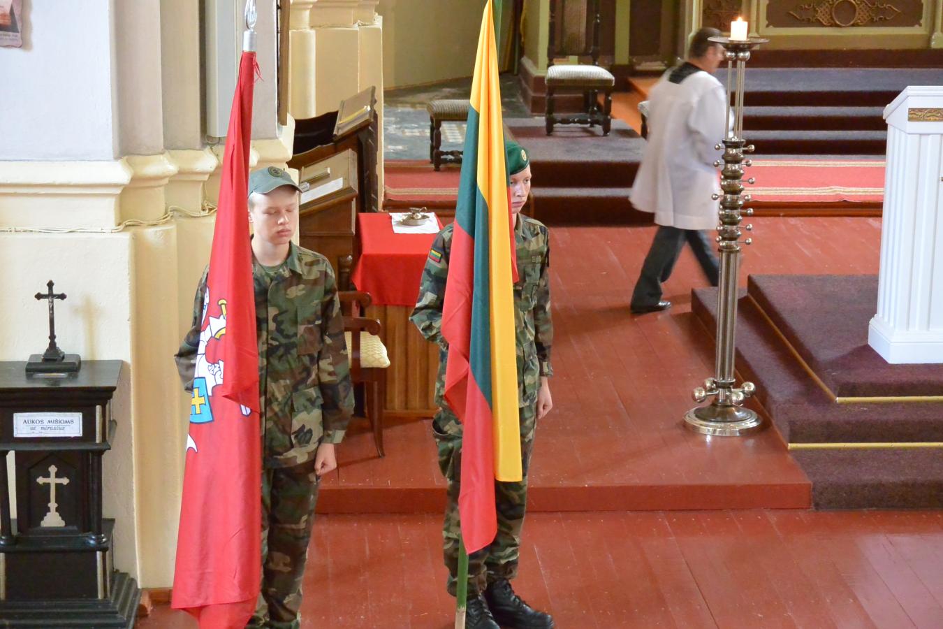 Vėliavų grupių sargyba su jaunaisiais šauliais papuošė Mišių aukojimo ceremoniją
